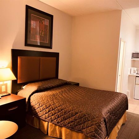 Red Carpet Inn & Suites YYC Dış mekan fotoğraf